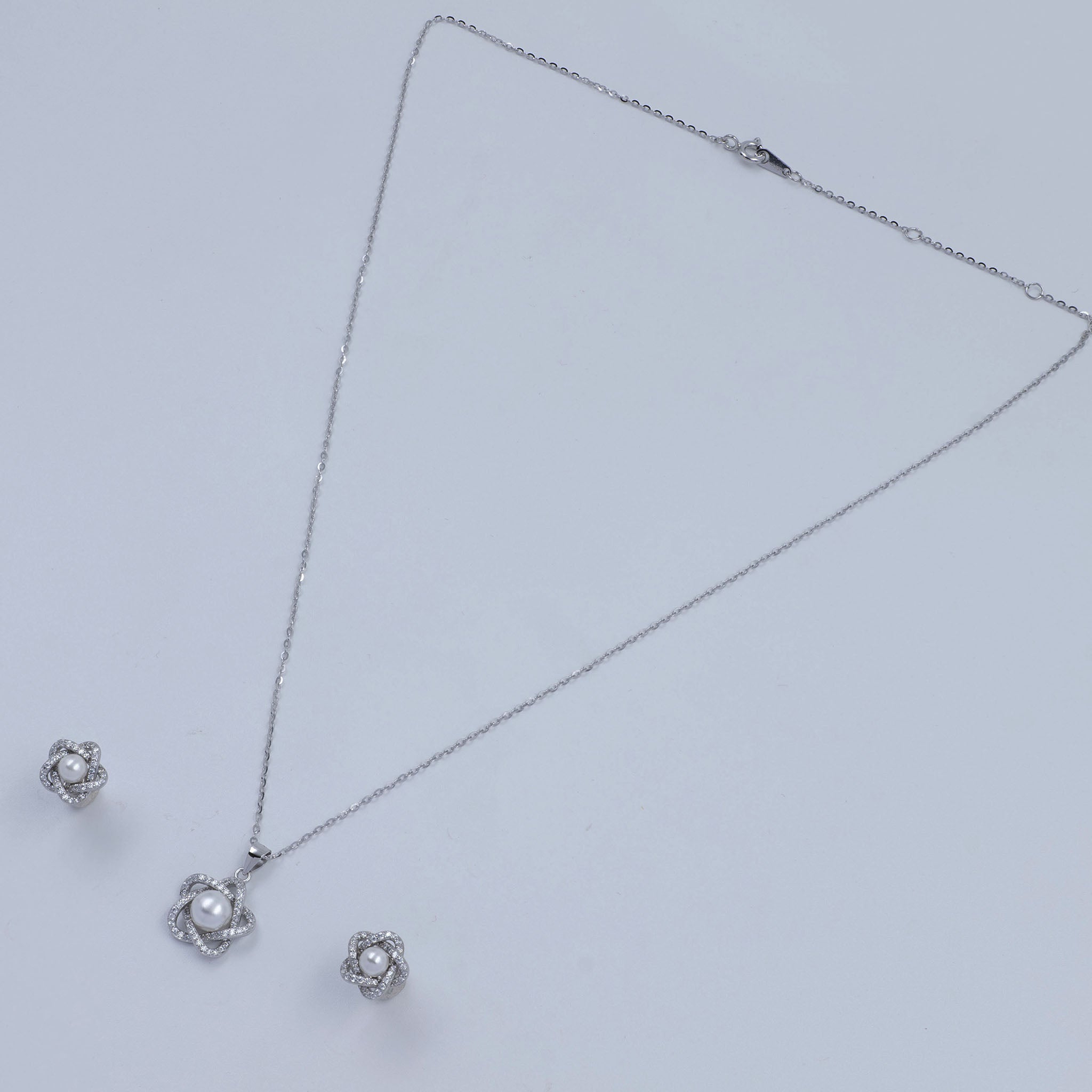 Eternal Pearl Knot